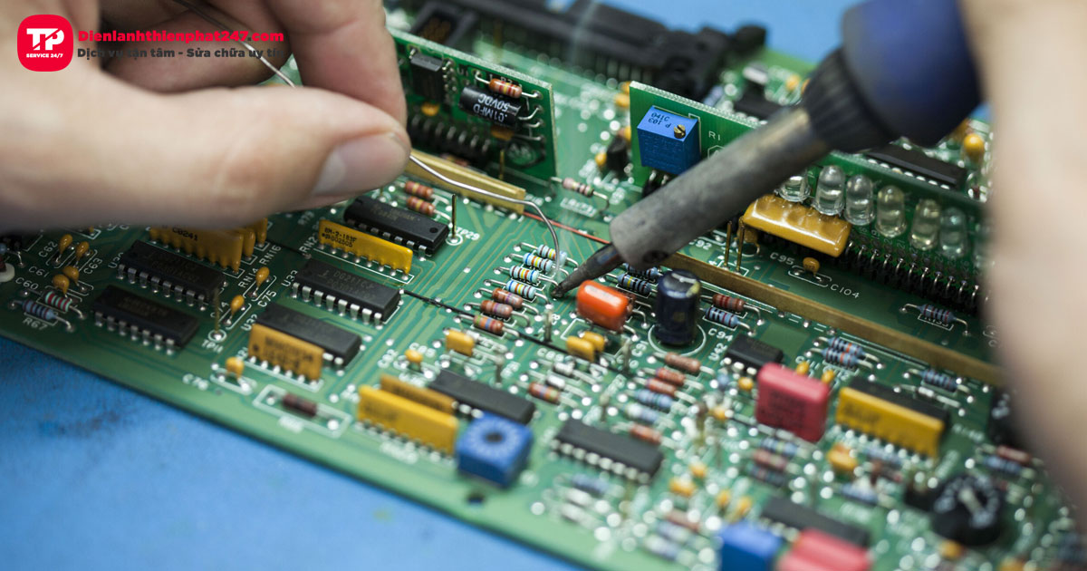 Cửa hàng sửa chữa bo mạch điện lạnh